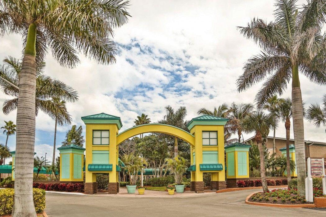 International Palms Resort & Conference Center קוקו ביץ' מראה חיצוני תמונה