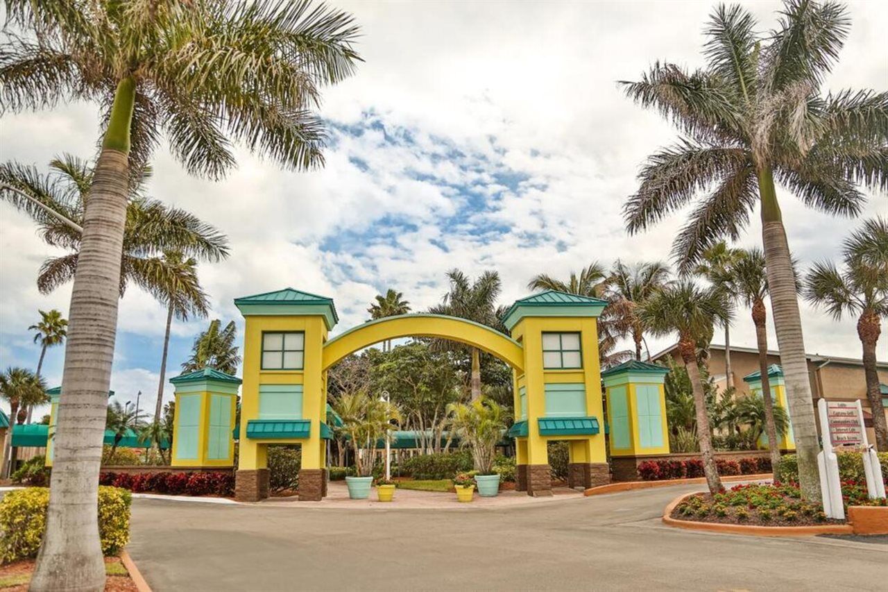 International Palms Resort & Conference Center קוקו ביץ' מראה חיצוני תמונה
